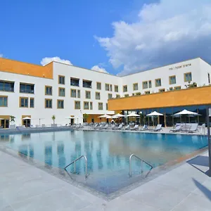 Mk Tirana מלון