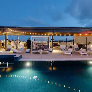 holiday-inn-express-suites-sunshine-coast-an-ihg-hotel.queenslandhotels.net/