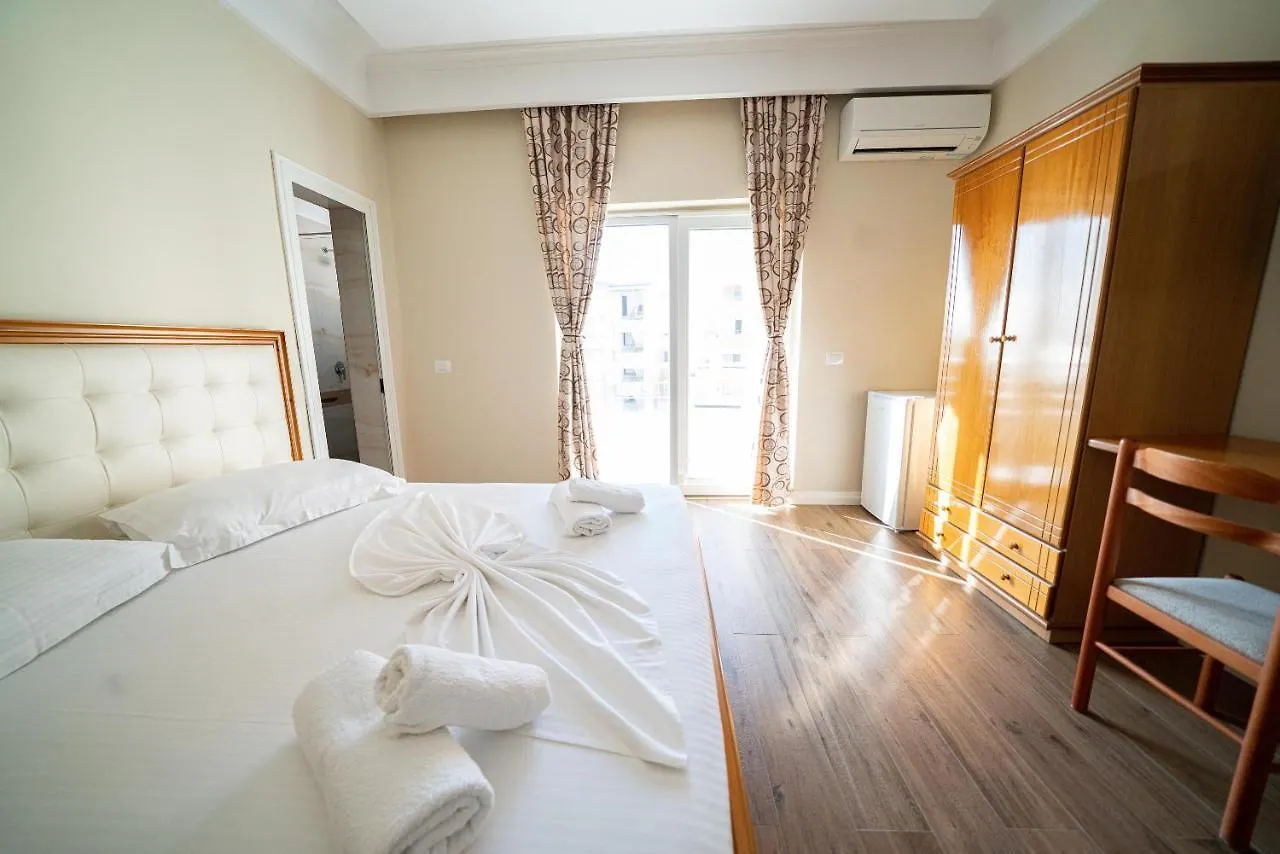 Hotel Vila Mare Durrës 4*,
